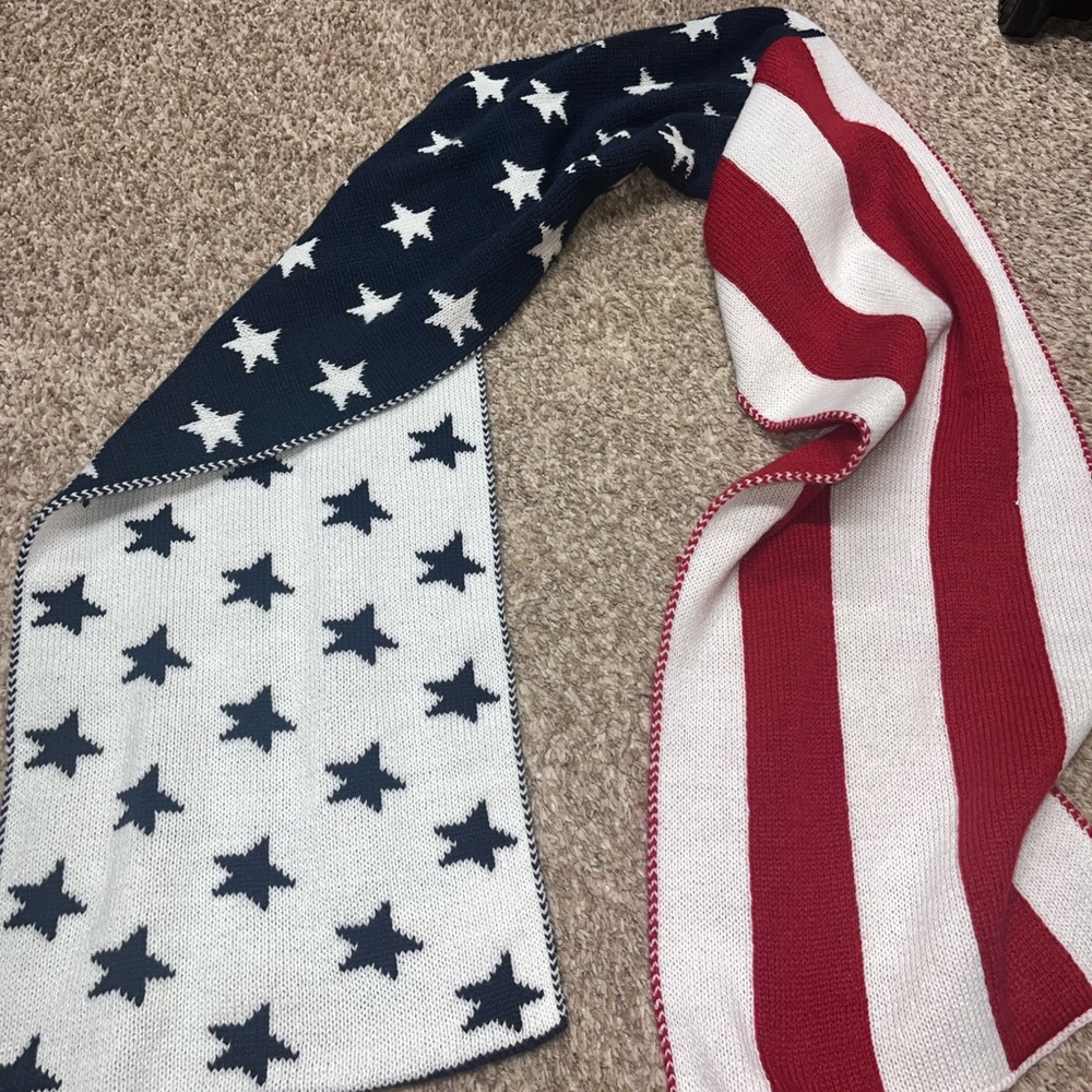 Patriotic Stars and Stripes Scarf - Picture 5 of 8